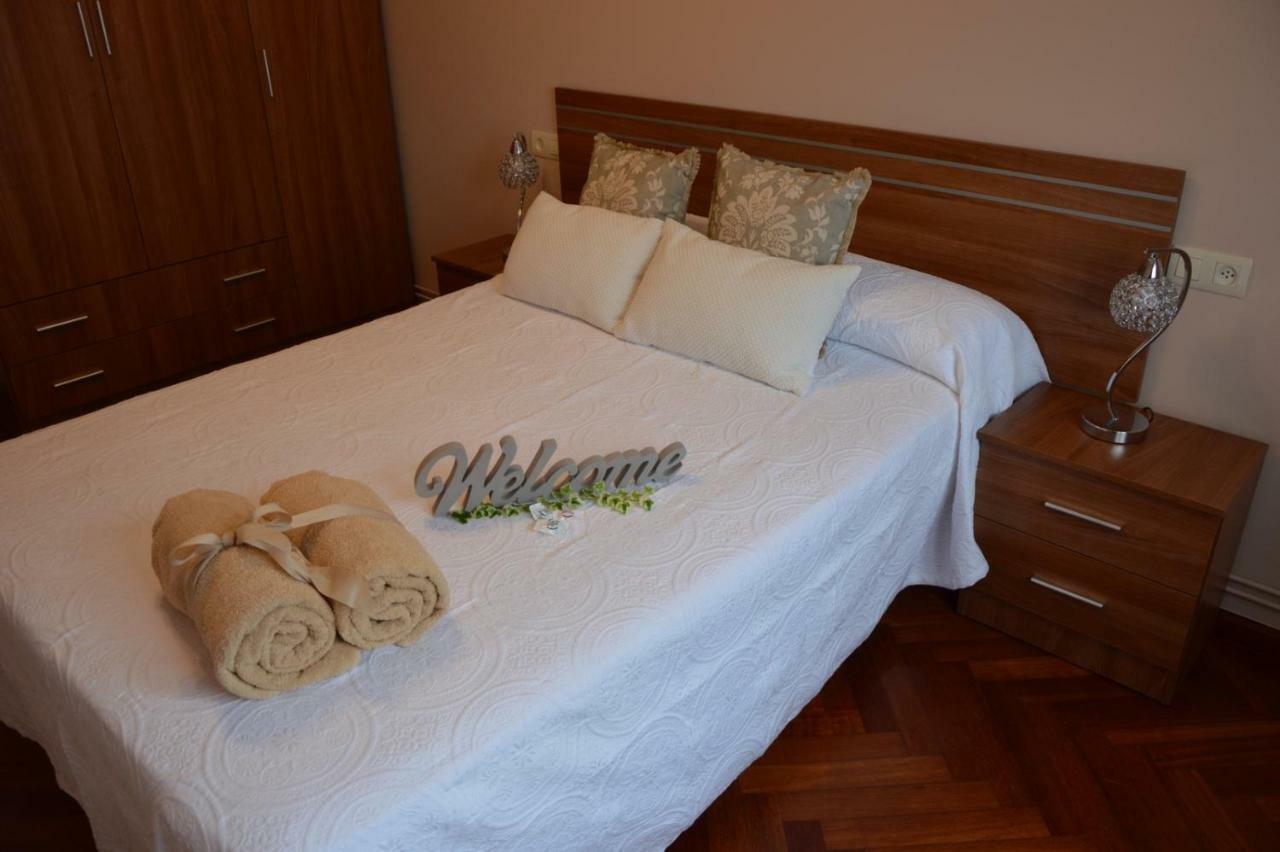 Piso Da Empegada Apartment Arzua Bagian luar foto