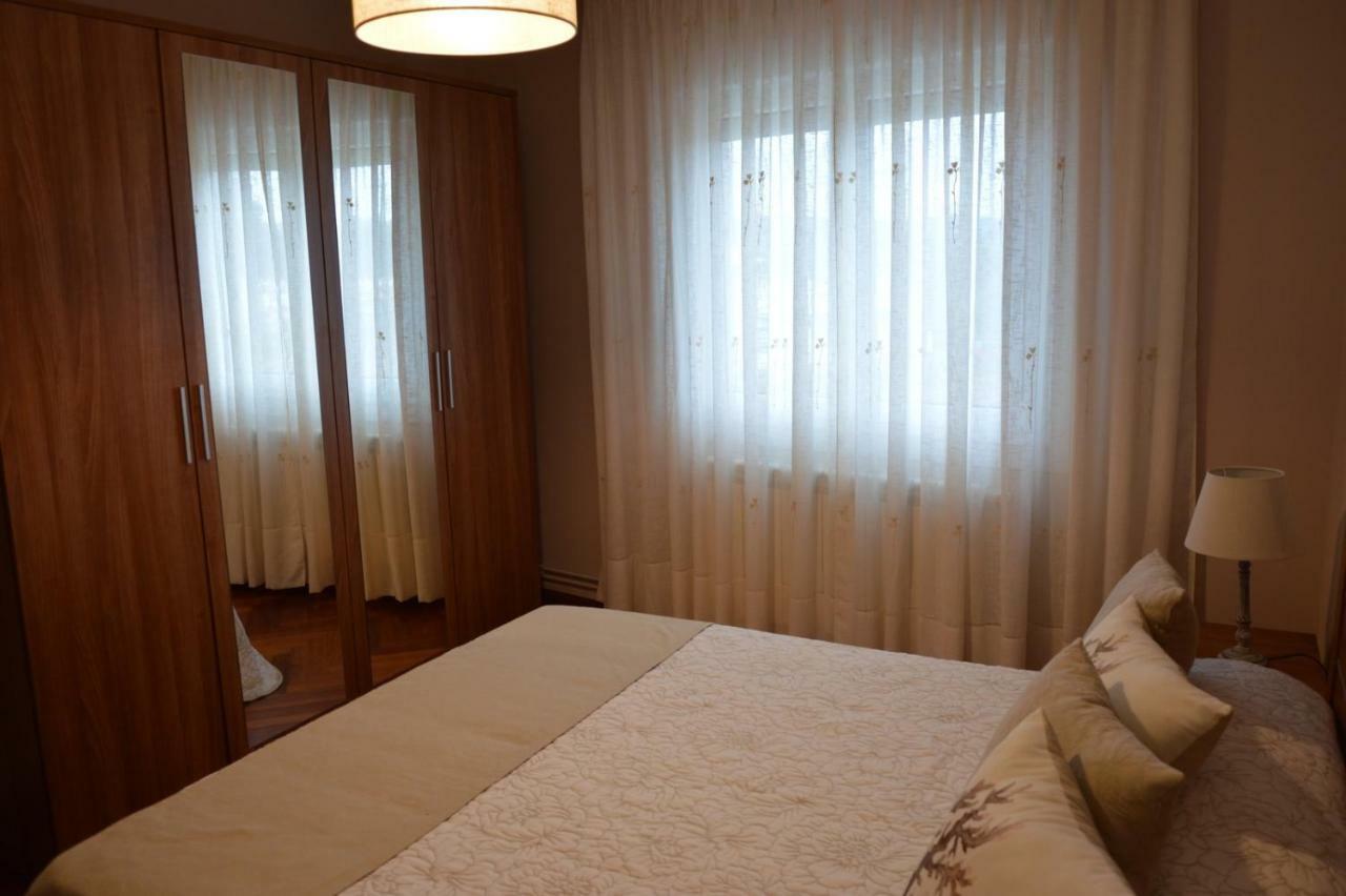 Piso Da Empegada Apartment Arzua Bagian luar foto