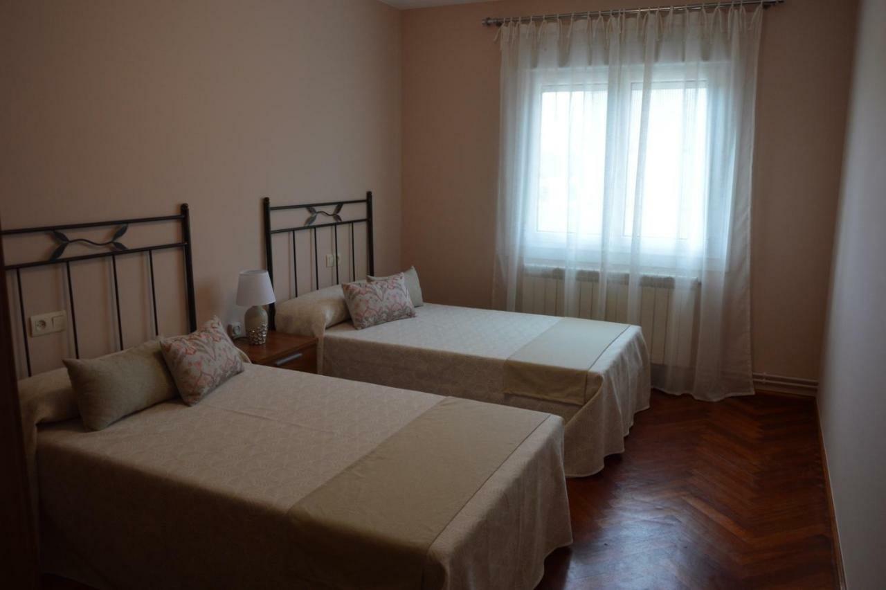 Piso Da Empegada Apartment Arzua Bagian luar foto