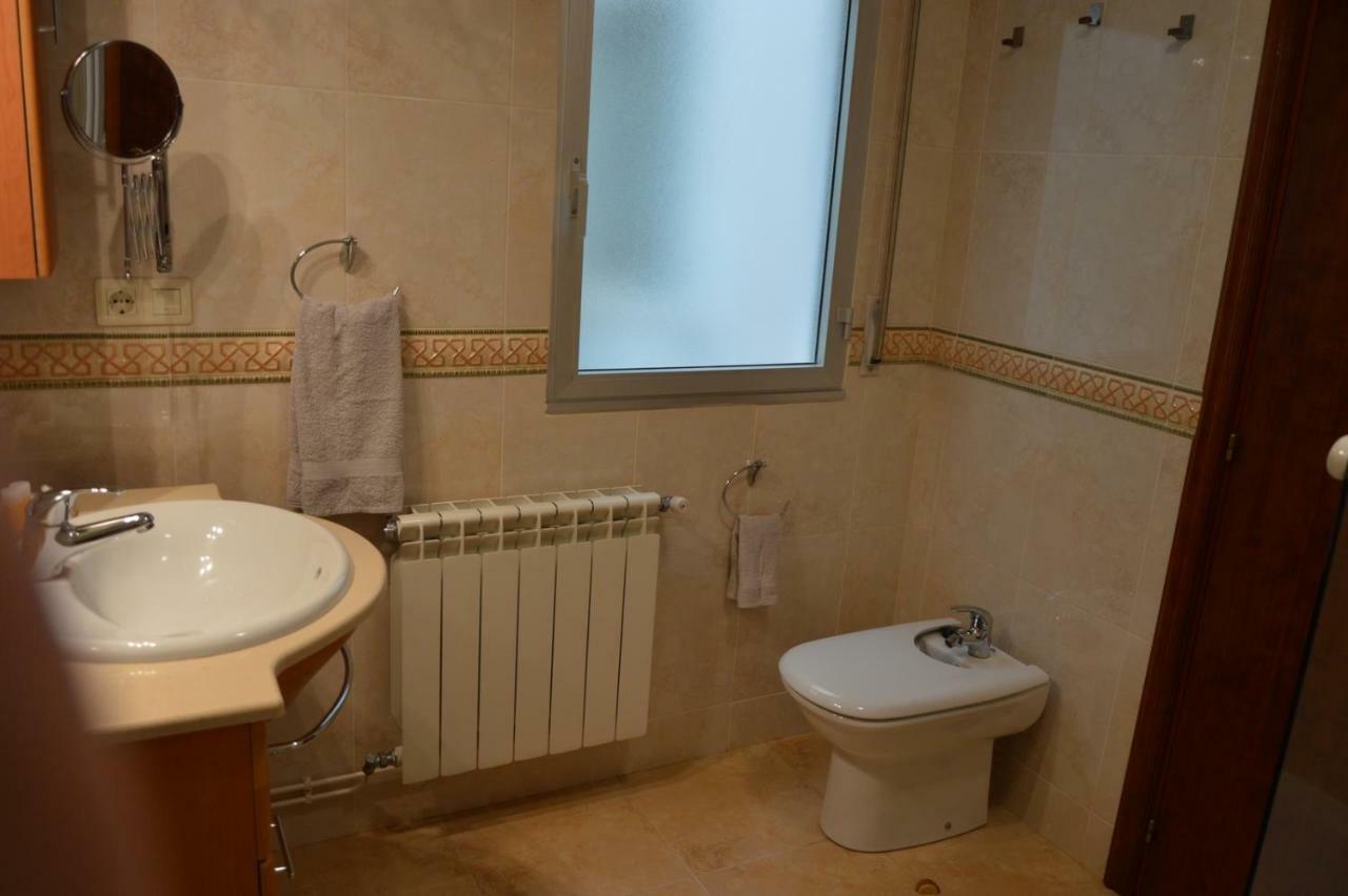 Piso Da Empegada Apartment Arzua Bagian luar foto