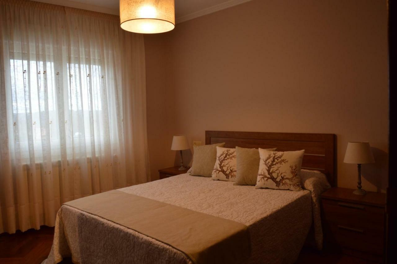 Piso Da Empegada Apartment Arzua Bagian luar foto