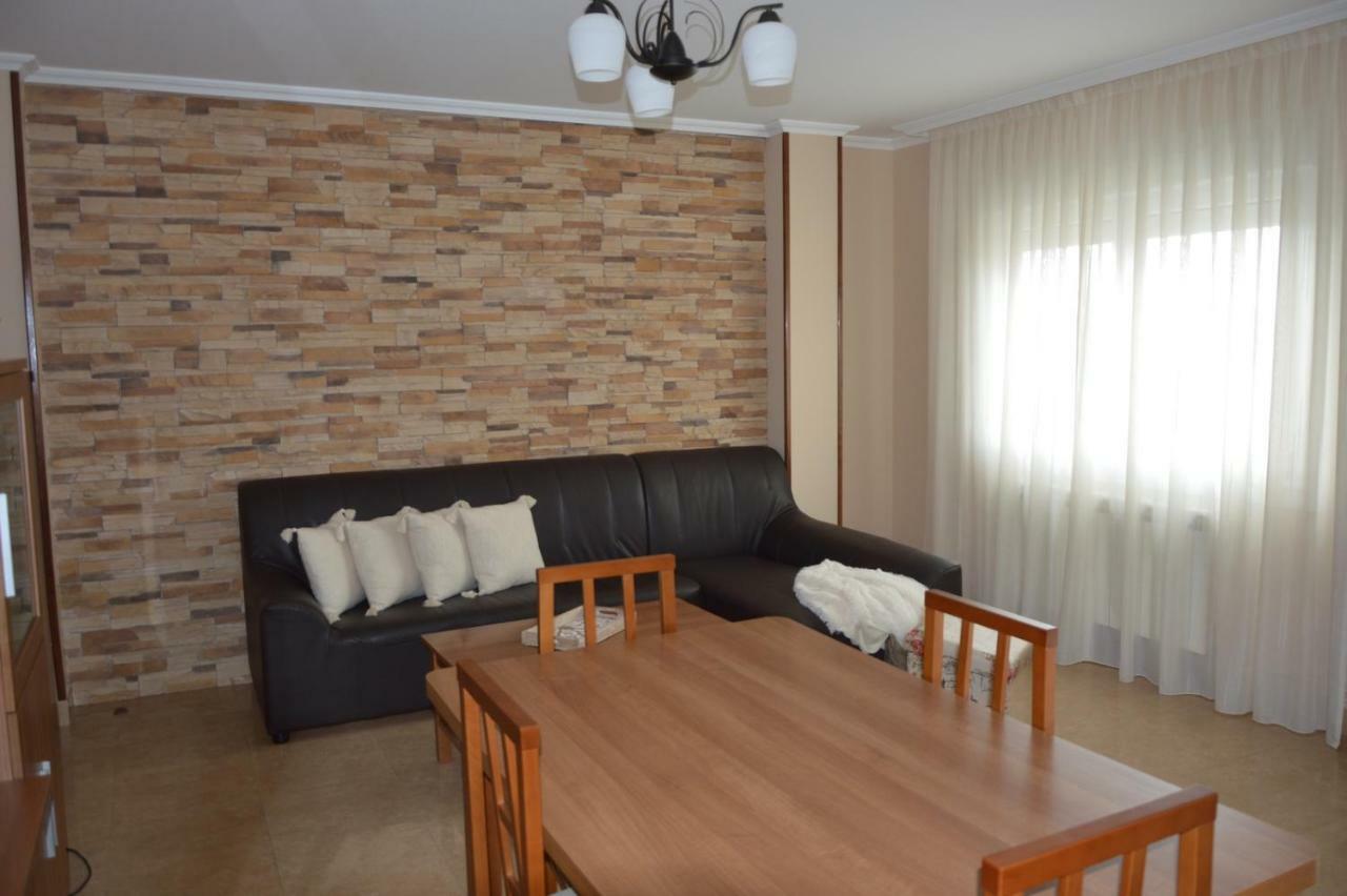 Piso Da Empegada Apartment Arzua Bagian luar foto
