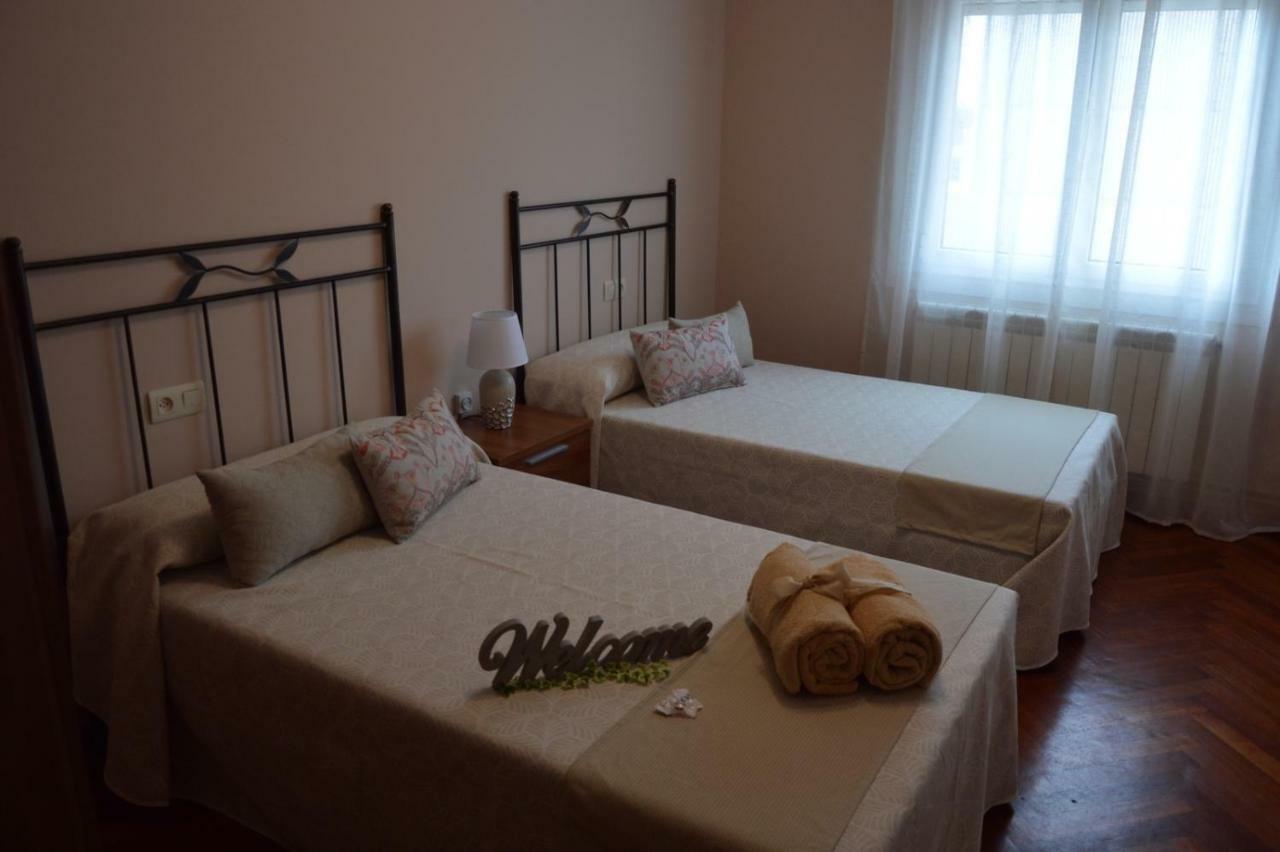 Piso Da Empegada Apartment Arzua Bagian luar foto