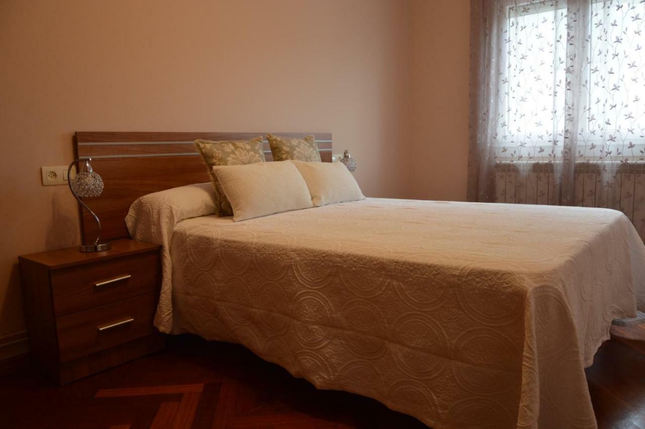 Piso Da Empegada Apartment Arzua Bagian luar foto