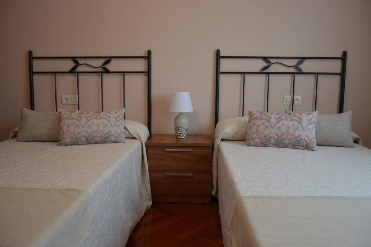 Piso Da Empegada Apartment Arzua Bagian luar foto