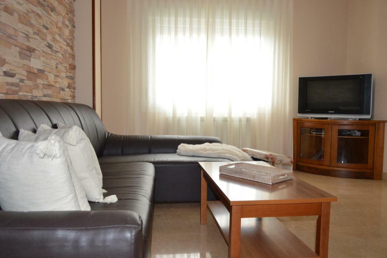 Piso Da Empegada Apartment Arzua Bagian luar foto